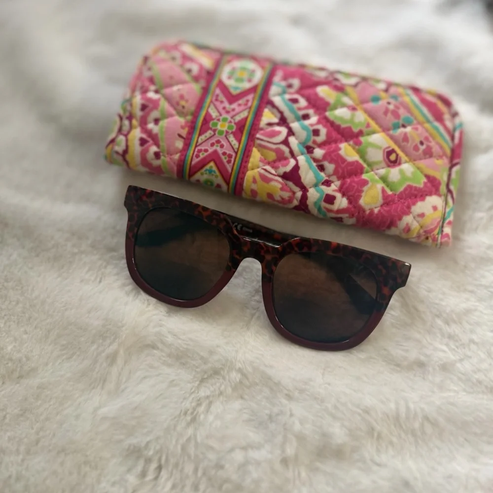 Leopard Tortoise/Red / Bifocal / 2.50 Women's Sunglasses with Vera Bradley case